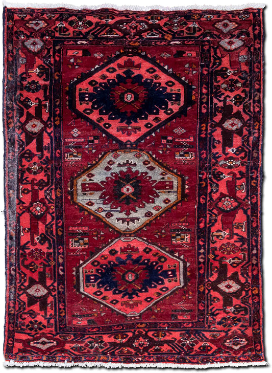 Triple medallion 6 ft x 4 ft – 100%  wool – red